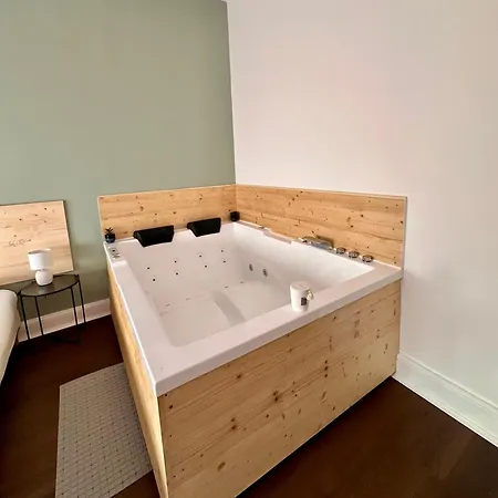 아파트 A0 Grand Appartement, Jaccuzi, Et Exterieur Thermal Artem A 200m 낭시